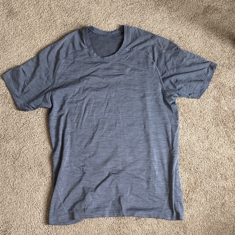 Lululemon men’s metal vent tech tshirt - medium